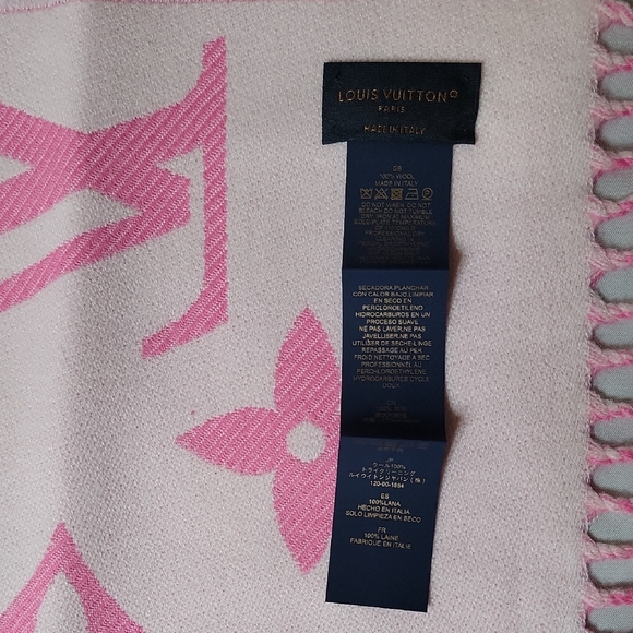 Louis Vuitton Two-Tone Pink Monogram Scarf - Picture 4 of 4